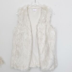 Xhilaration cream faux fur vest